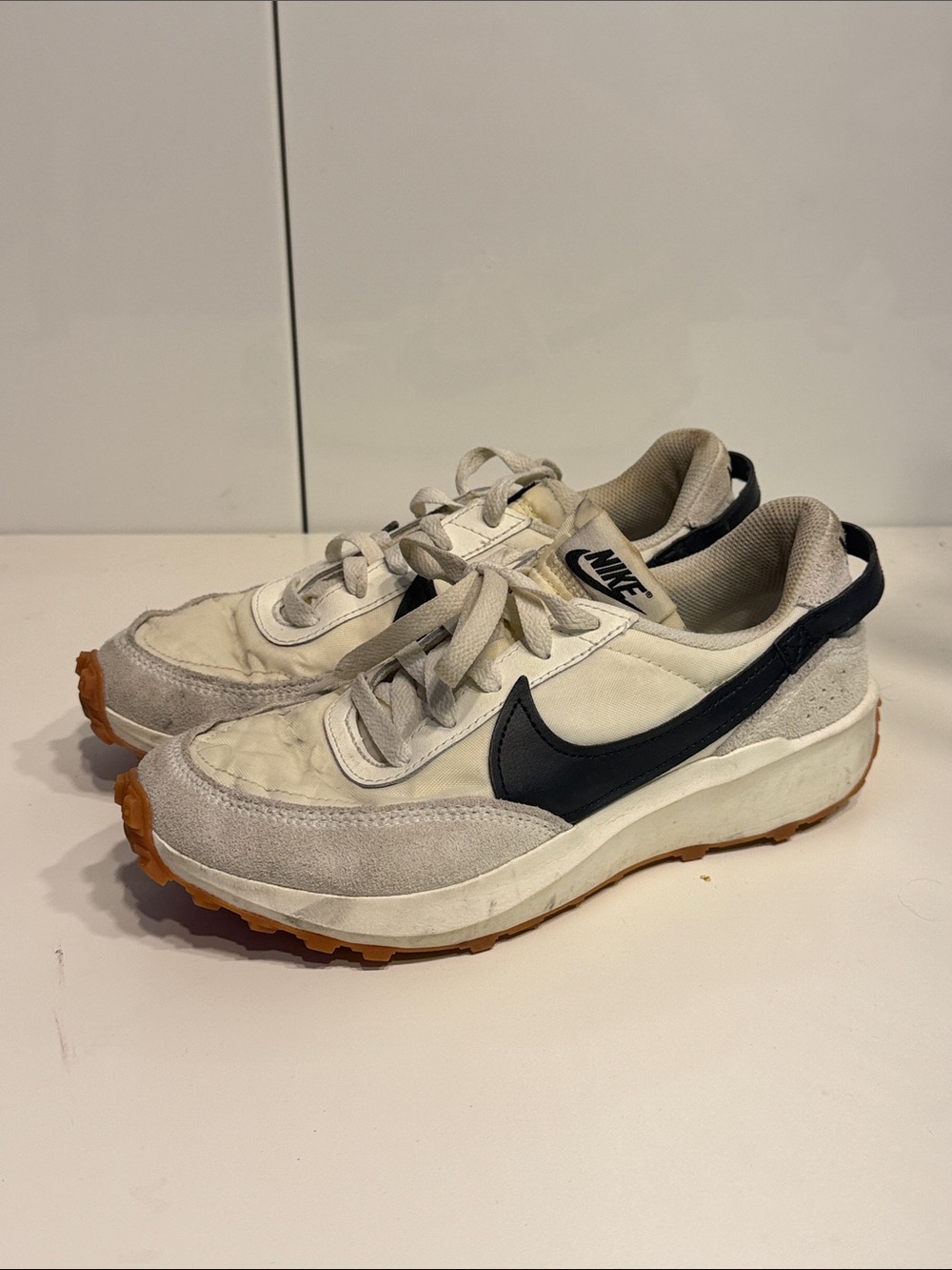 Nike Cream & Black Lightweight Runner Sneakers with Gum Outsole women’s 7
